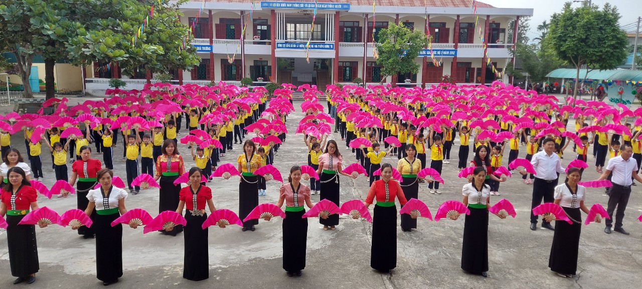 TRƯỜNG TIỂU HỌC POM LÓT